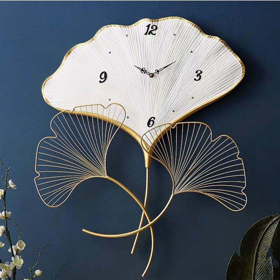 White Leaf clock Décor